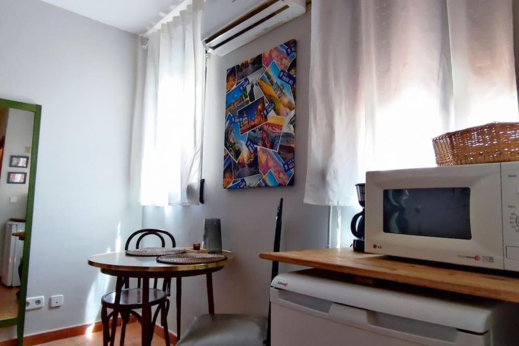 Estudio Lavapiés cerca de Antón Martín Madri Exterior foto